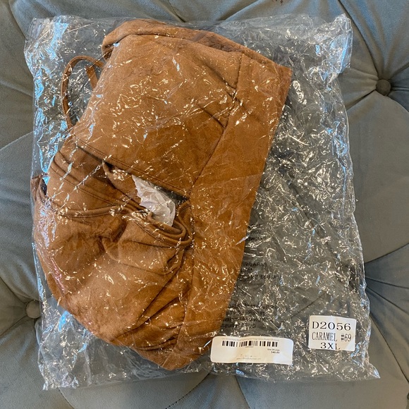 “Ole Stevie Stand Back” camel suede fringe sleeve romper/bodysuit NWT - Picture 4 of 10